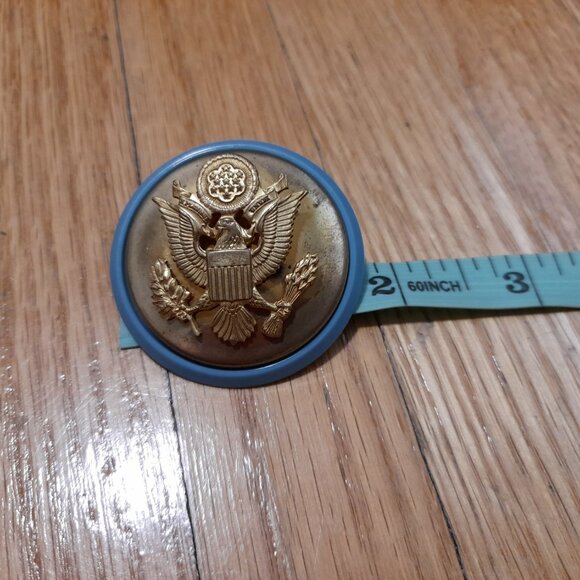 Vintage 60s 70s U.S. Infantry Cap Badge Military Light Blue Disc Screw Back - Picture 6 of 10